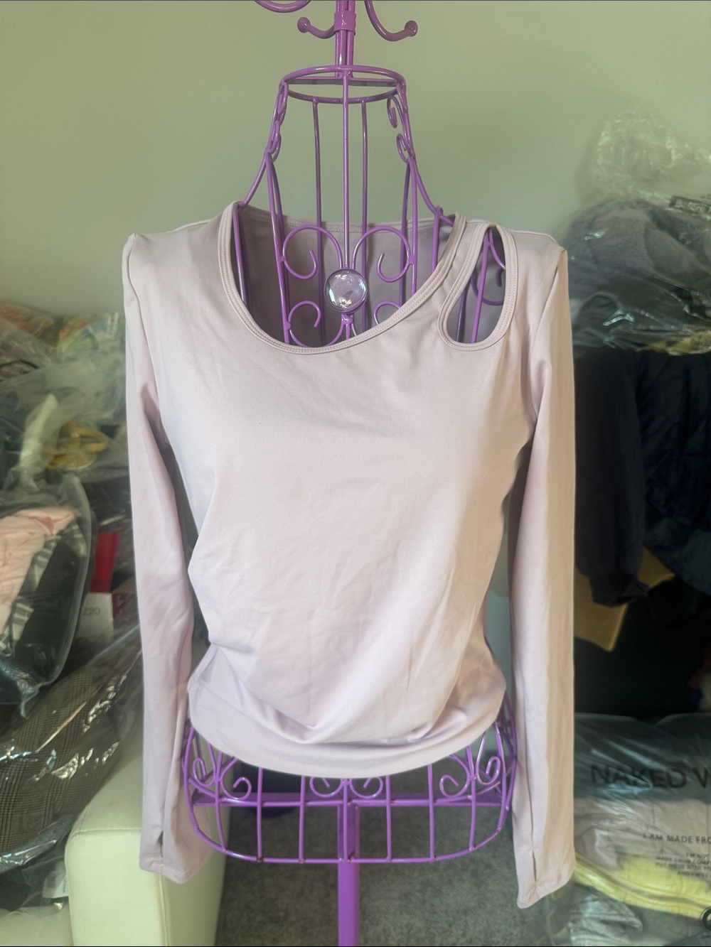 Blooming Jelly Light Pink Long-Sleeve Cutout Top for sports